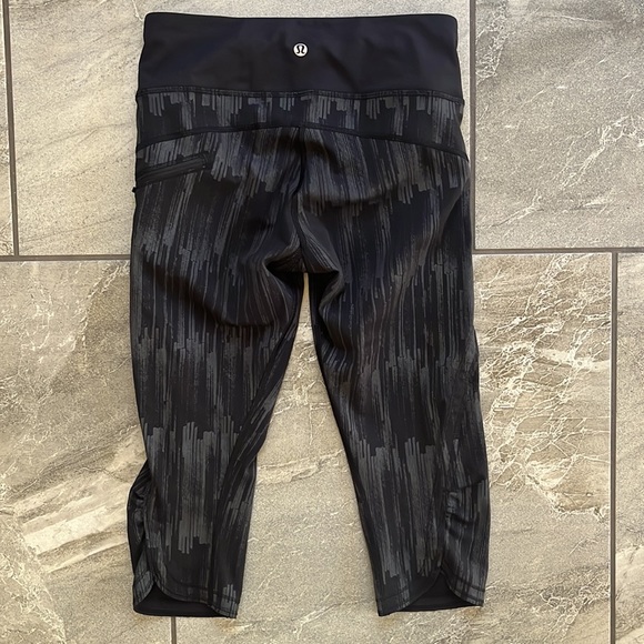 π Lululemon Run: Top Speed Crop size 4 - Picture 1 of 7